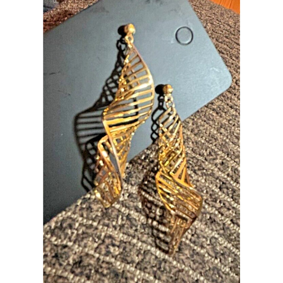 Vintage Twisted DNA Structure Dangle Earrings - Picture 10 of 10
